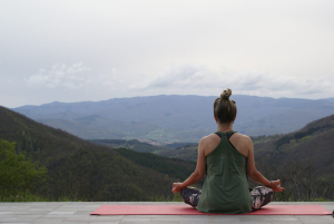 easy pose yoga retreat italie