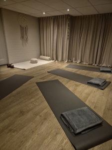 studio Essenza Boutique Studio contact