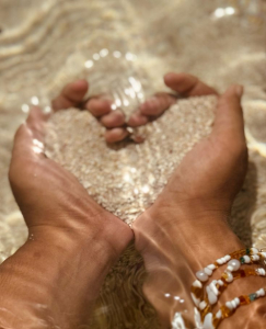 zand water handen